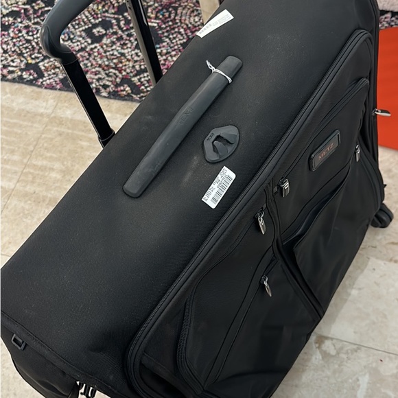 Luggage is in a good condition, lots of space. - Picture 3 of 7